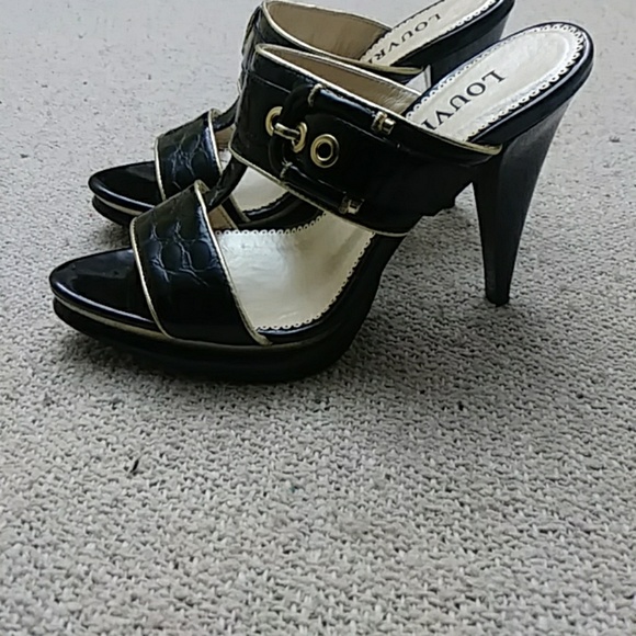 NWOT Black with Gold Trimmed Heels - Picture 3 of 7